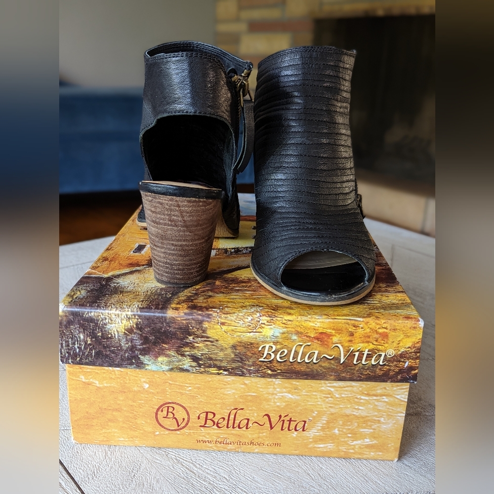 Bella-Vita Kalista Leather Peeptoe Zippered Boots
